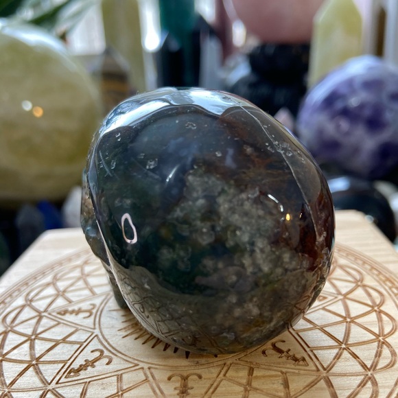 πSALEπMoss Agate Crystal Skull Carving With Stitches! - Picture 8 of 12